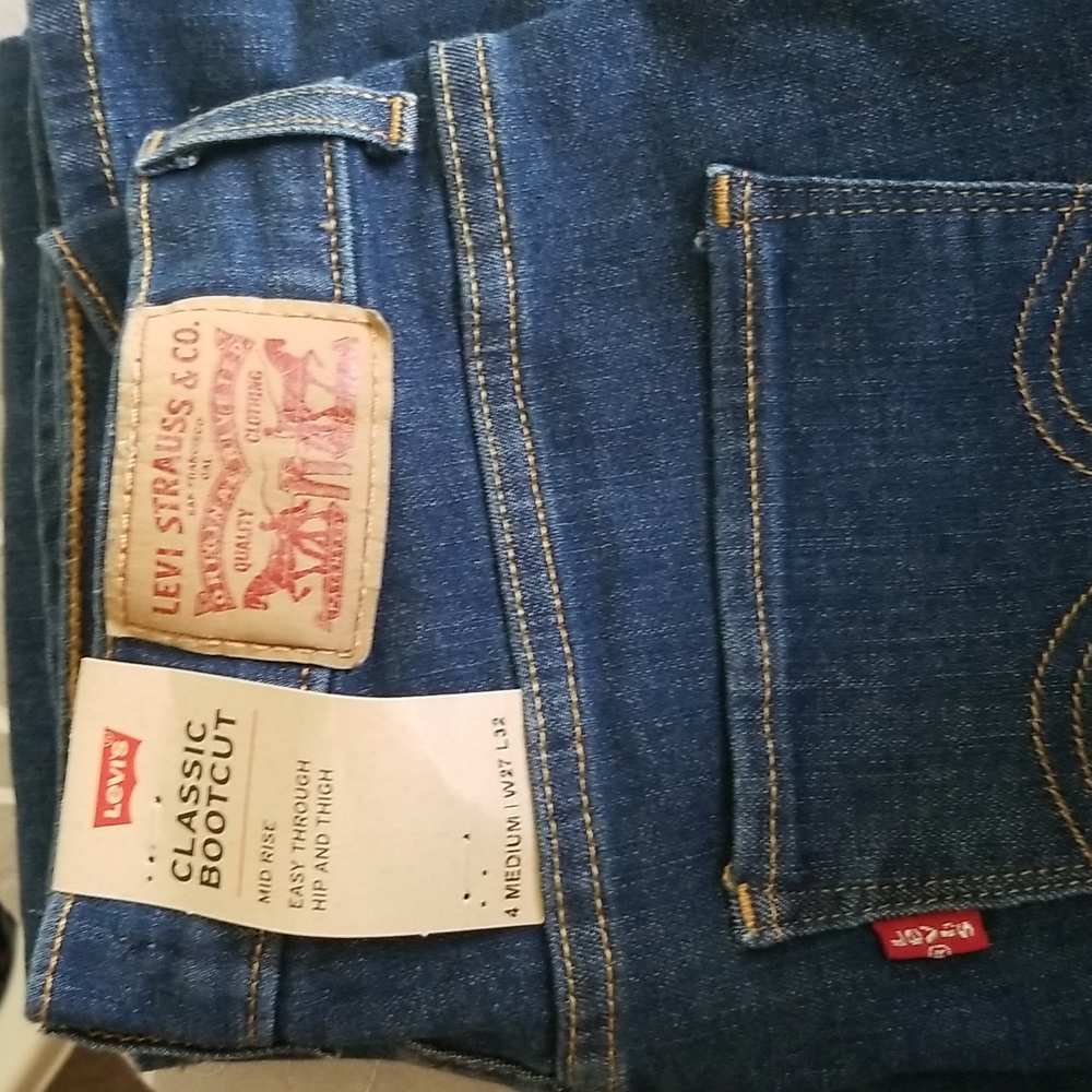 NWT Levi's Jeans, sz 4